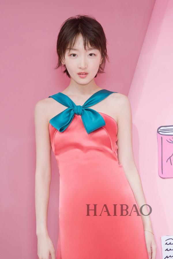 电影《少年的你》官宣男女主！为啥92年的周冬雨看起来比00后易烊