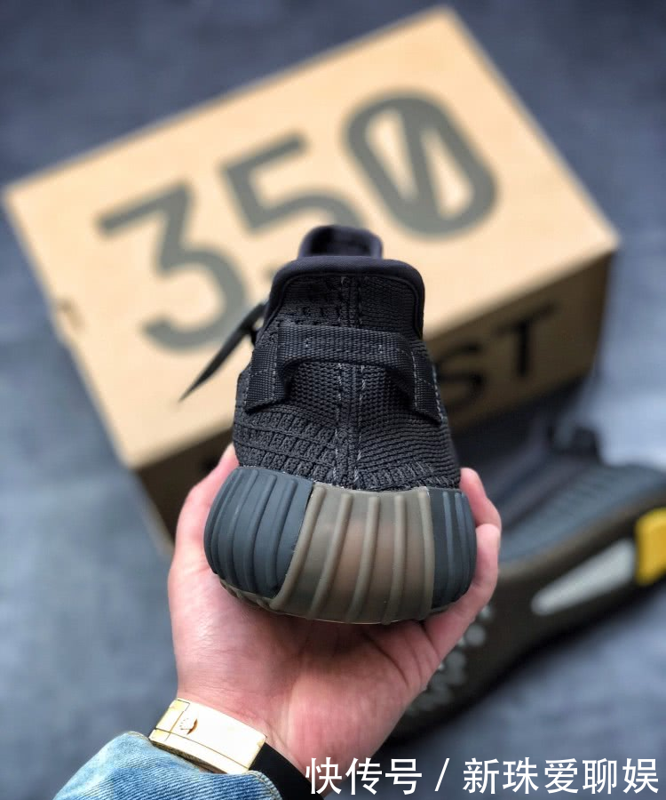  『开箱』Adidas Yeezy Boost 350 V2开箱测评