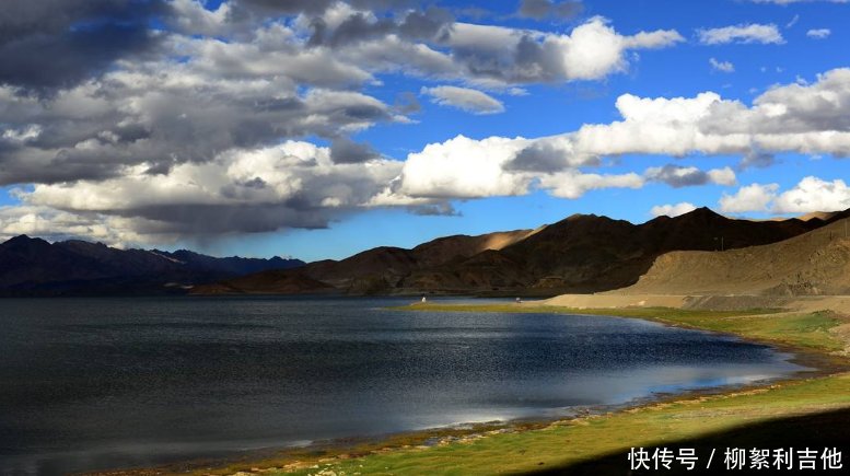 我国与印度共有一湖,景象却大不同,一边鱼肥水美一边却荒凉至极