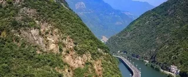 中国最神奇的两条路，一条在湖北，一条在江西