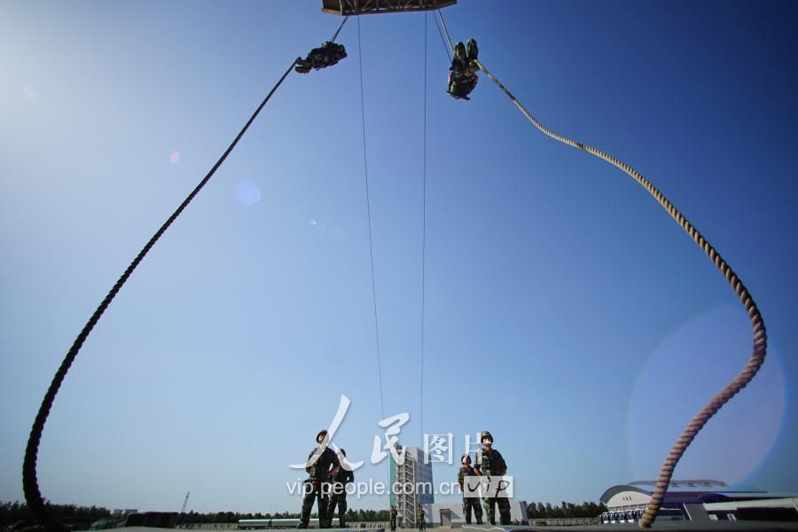 天津:武警部队侦察兵集训练打赢