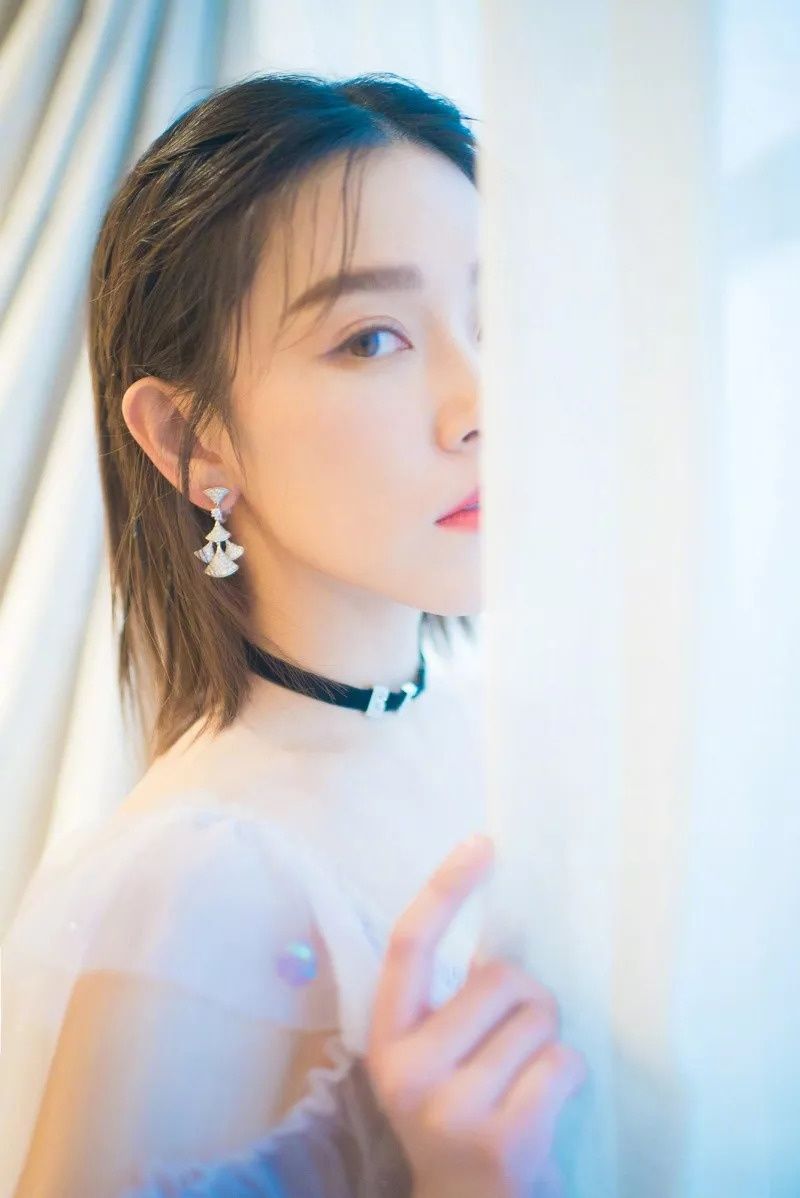 上学被骂狐狸精,跟郑爽闺蜜情遭质疑,分手被网友叫好,你们真的