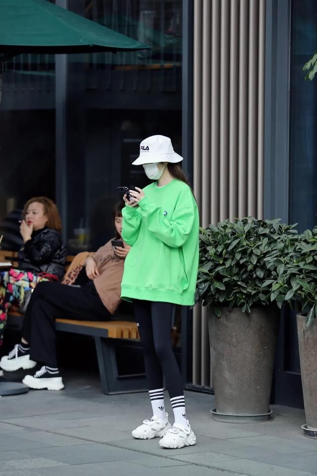  [时髦]没想到袜子也能穿得这么时髦！