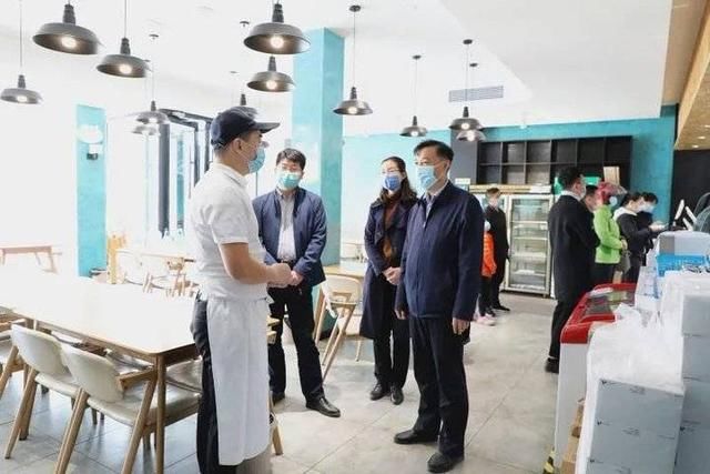 『营情况』高新区领导带头体验“堂食”提振市场消费信心