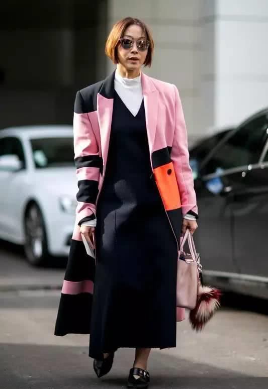  「羊蹄」职场女人咋选西服？羊蹄袖西服时尚潮流显年轻，给你变成时尚潮流大咖
