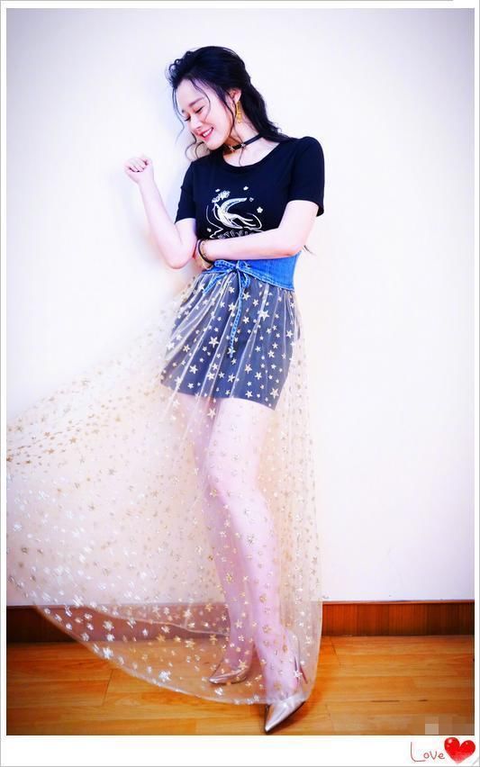 冉莹颖太敢了，包裙划条长缝就穿上身，网友：真怕一不小心撑裂了