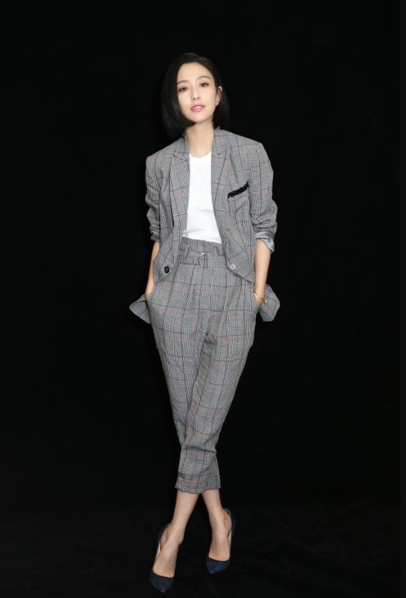 佟丽娅受刺激啦?在裙子前面缝七分裤，网友:陈思成的威力真大!