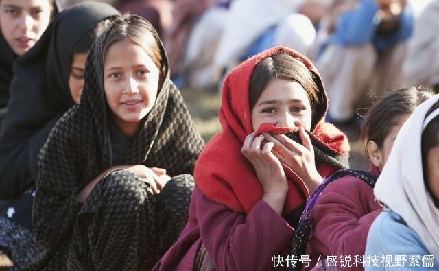 中国游客去巴基斯坦旅游,才知道他们怎么看待中国人,丢人丢大了