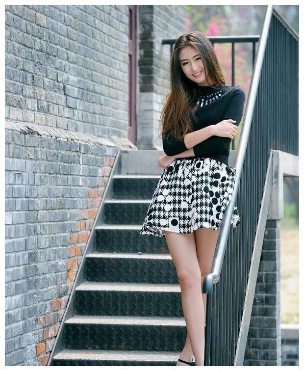 街拍:图1身姿曼妙，图3清新甜美，图8亭亭玉立