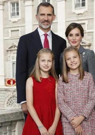 同是王的女人, 一个大方优雅, 一个知性端庄, 凯特和莱蒂齐亚谁更