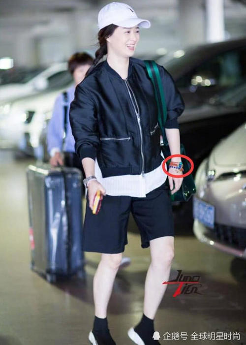 蒋欣这种短裤也穿出来了！网友惊呼：这不是我爸遛弯的那条大裤衩