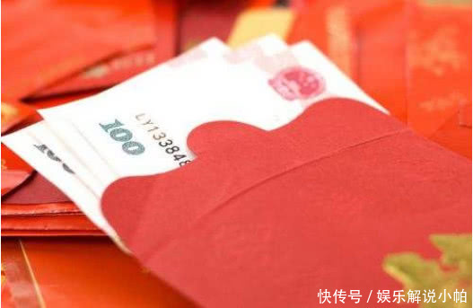 我结婚同事随礼500,晚上看她朋友圈发6个字,我