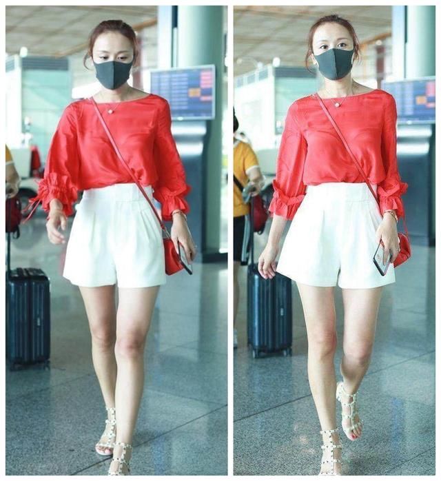 叶一茜穿红衣配白短裤现身机场，美炸了，两米大长腿百看不厌！