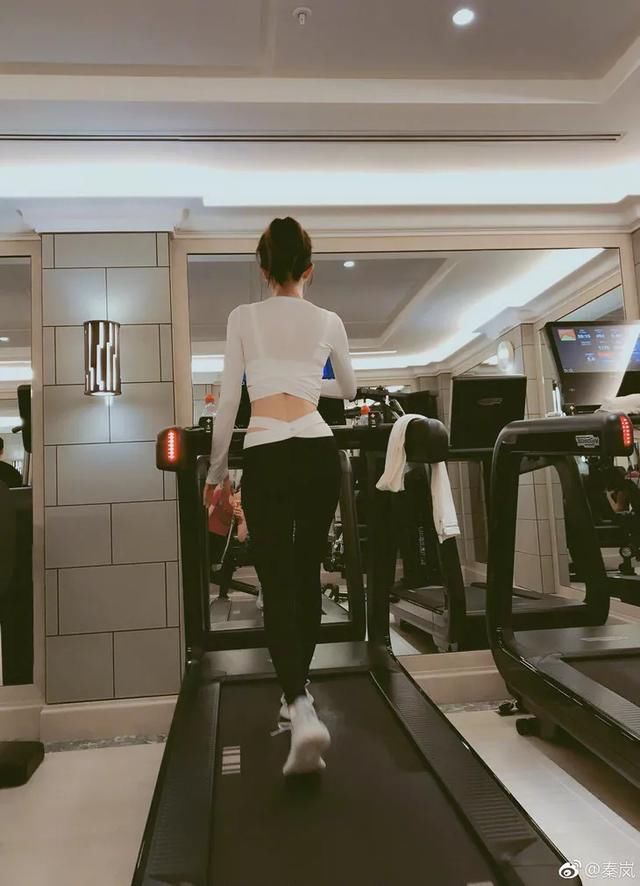 时髦办｜皇后娘娘，你的街拍挺炸的