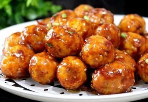  『下饭』这道菜，下饭下酒香辣过瘾，鹌鹑蛋制作简单，家常美味