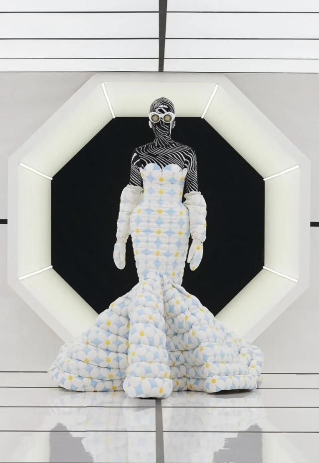 设计师@2020秋冬 Genius 系列：多个天才设计师的合作系列，MONCLER