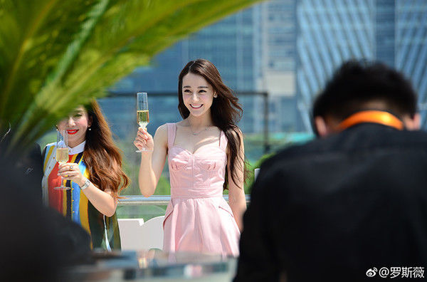 迪丽热巴生图然比精修图还好看!美到让人想舔屏，这一点比颜美身