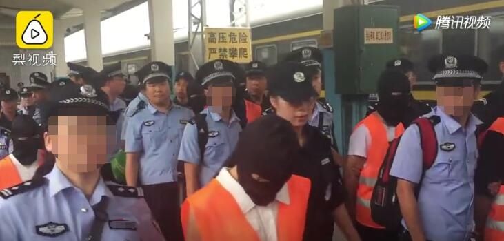 添加好友卖茶叶是真的吗？警方破获“卖茶少女”诈骗案抓79人美女