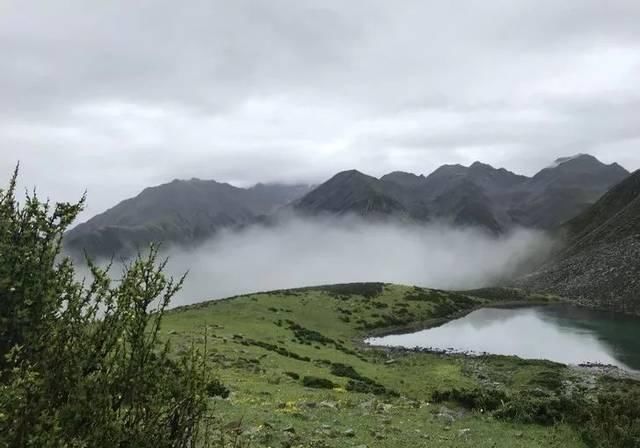 自虐之旅！单人单车自驾奔驰，闯贡嘎~悬崖边走，车陷泥地~