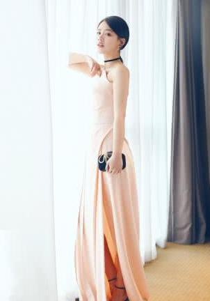 马思纯胖到不敢认，超短裙秀下身被无情吐槽：赶上沈月和刘亦菲了