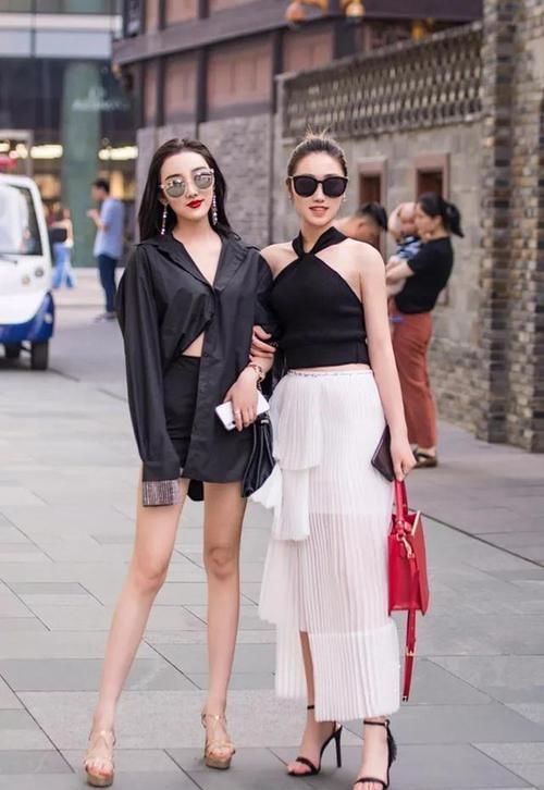  夏季：女神潮范儿美搭！时尚街拍：夏季街头美女总是很养眼 ，图一令人怦然心动！