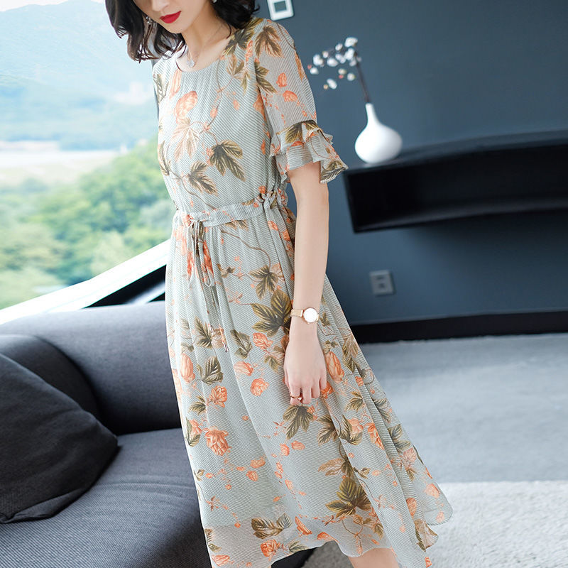 冷艳高贵的新款连衣裙，20-60岁随便穿，美到令人窒息