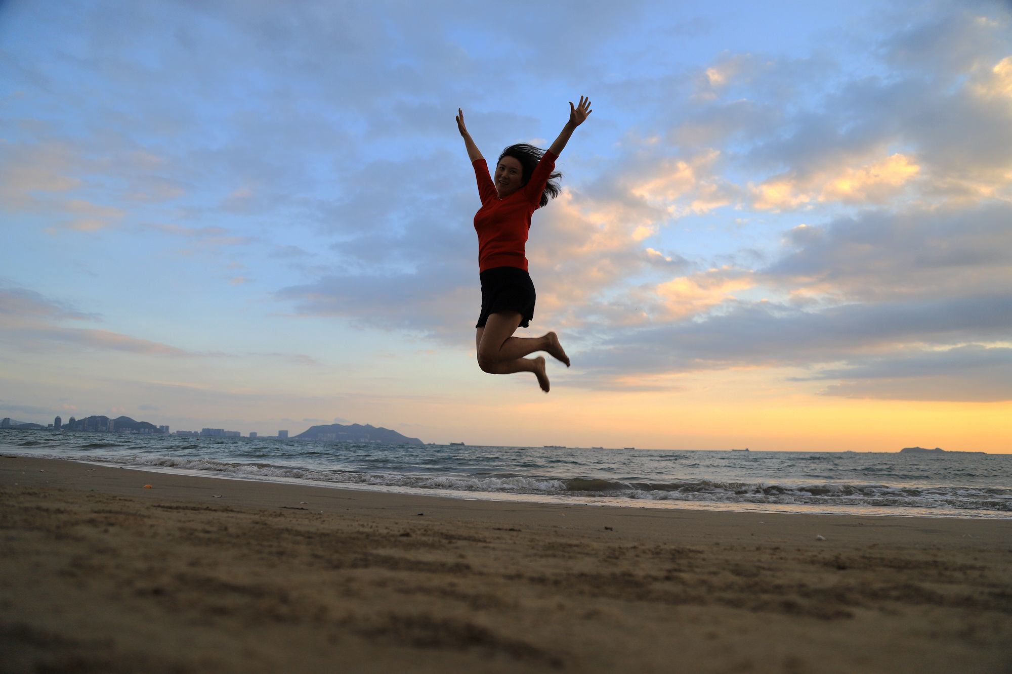 【遇上一座城】请到天涯海角来，一起去看比基尼大长腿的三亚微游