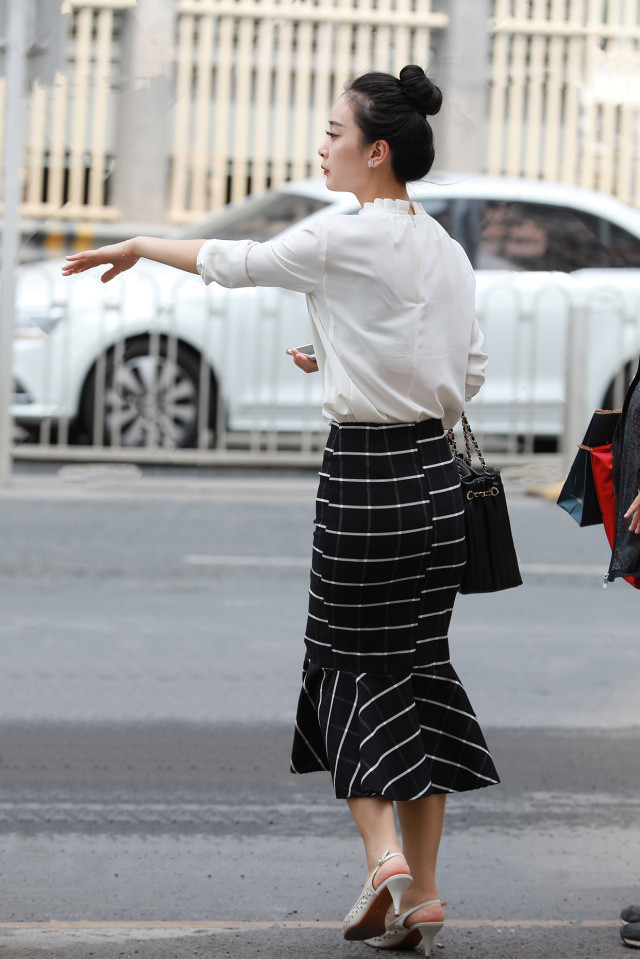  半身裙：穿搭要彰显气质, 选择精致裙装, 让你美的很有格调