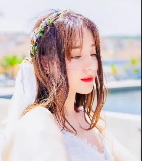 『迪丽』本以为古力娜扎穿婚纱就够美了, 看到迪丽热巴穿婚纱: 如梦如幻