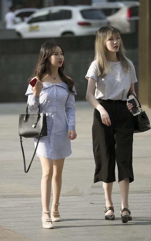 小姐姐身材苗条性感，气质优雅，身材婀娜多姿发育的真好!