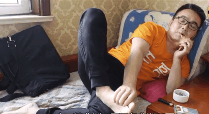 男子接到诈骗电话,一顿吹牛把骗子的思路都打断了,网友:真牛逼