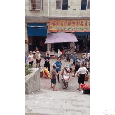 宜宾城管骂老人视频刷爆朋友圈!部门回应:老人先骂了三分钟!