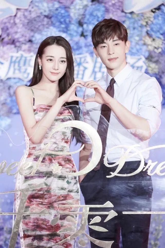 热巴邓伦一千零一夜开播超甜!想要热巴同款女友感,这个发型必Get!