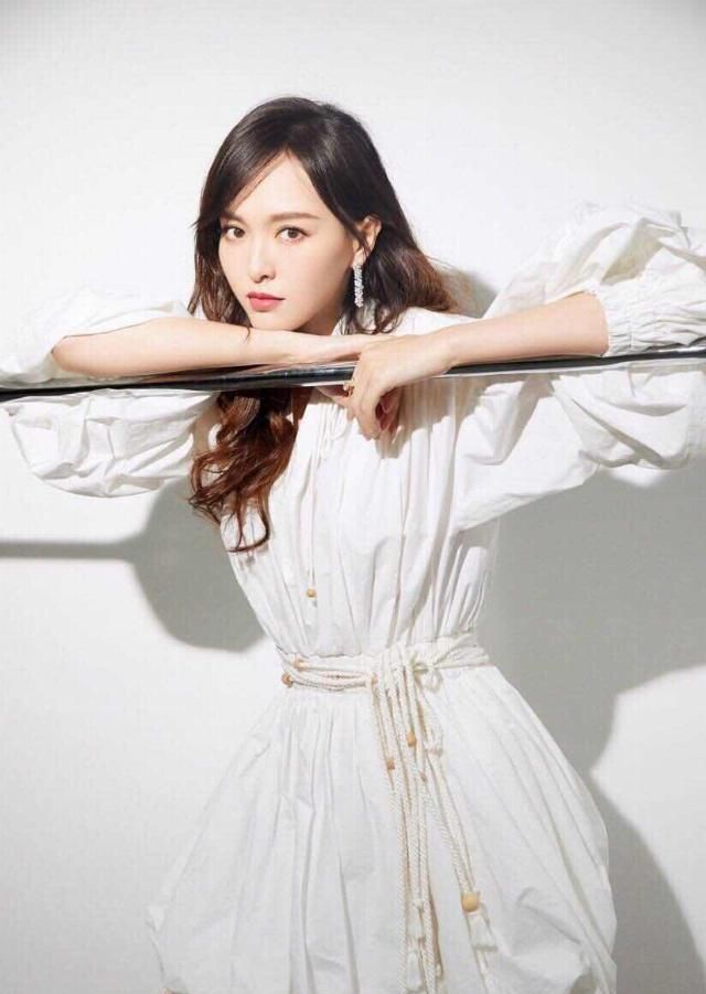 『白裙子』今年最美最流行的裙子,显白又高级,回头率200%!!