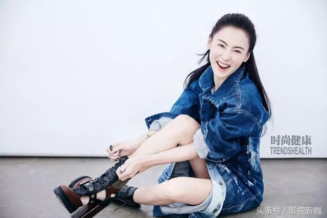 安以轩165，张柏芝也165，二人同穿短裤，网友：差距有点大！