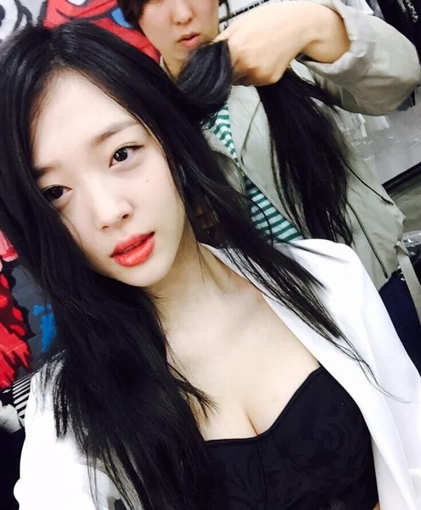 崔雪莉你开小号了吗？网红撞脸成这样真的太夸张了吧！难道这种神