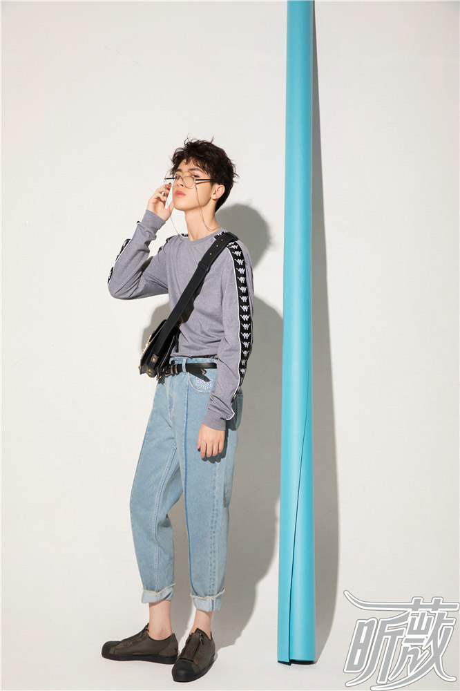 张逸杰复古运动风写真撩爆少女心