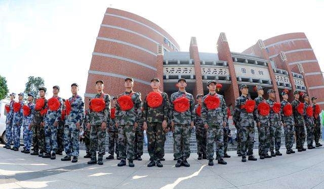  中国：如今在中国部队中，农村兵为何越来越少了？答案值得国人