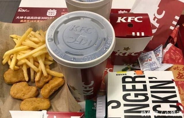  必胜客@曾经势头堪比KFC，为何如今生意“冷清”？网友：家里没矿