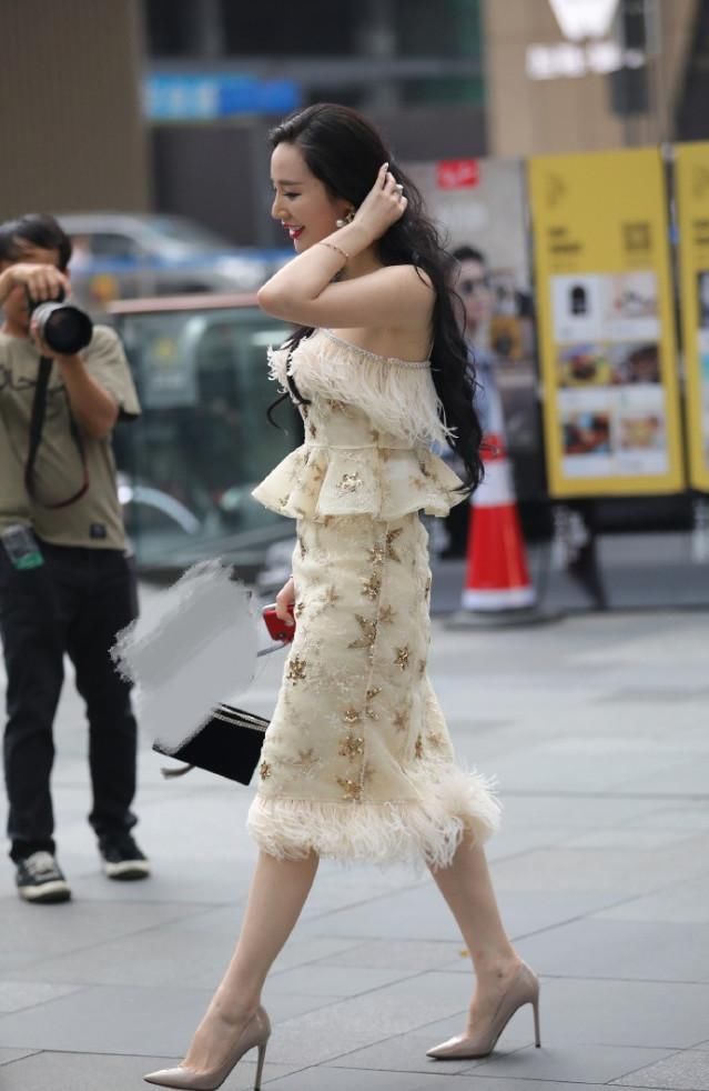 「套裙」蕾丝毛边套裙的窈窕妹子, 只能说美艳不可方物