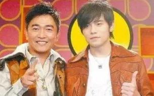 周杰伦被曝出轨空姐，还有了私生子？当事人回应，网友愤怒留言