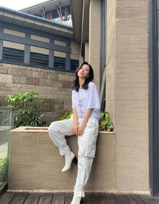  穿法：韩系减龄风，普通女孩的夏日T恤，要这样穿才不路人！