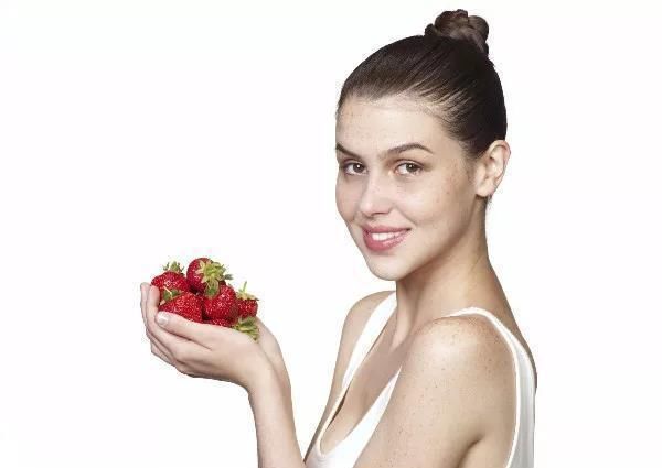 祛斑淡斑有那么难吗?学会这三招，祛斑就是那么简单