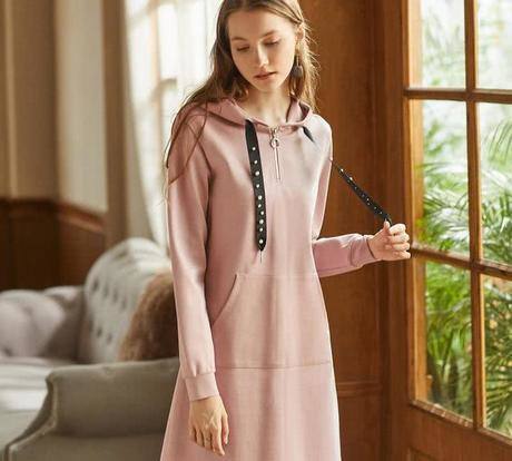 马上就到中秋，别买风衣了！今年流行穿洋气卫衣，显瘦显嫩超养眼