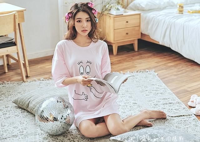 人像摄影：清新靓丽的服装，让小姐姐看上去更加清凉与性感