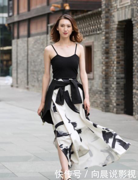 街拍：如果图3美女有特殊爱好，你还愿意让她做你的老婆吗？