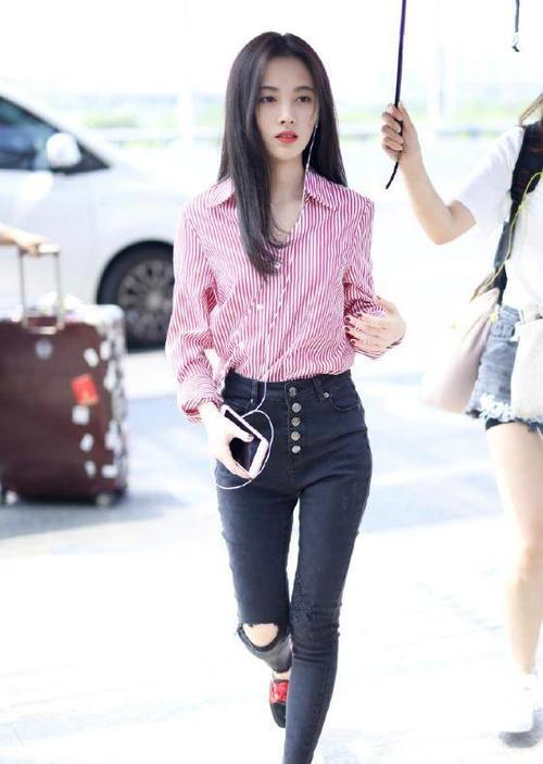 放大看鞠婧祎，这么紧的裤子硬是穿了进去，网友：真是厉害了