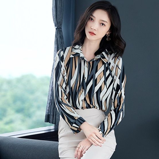 女人出门也别穿裤衩，瞧:这些女人，一个比一个美得腻人