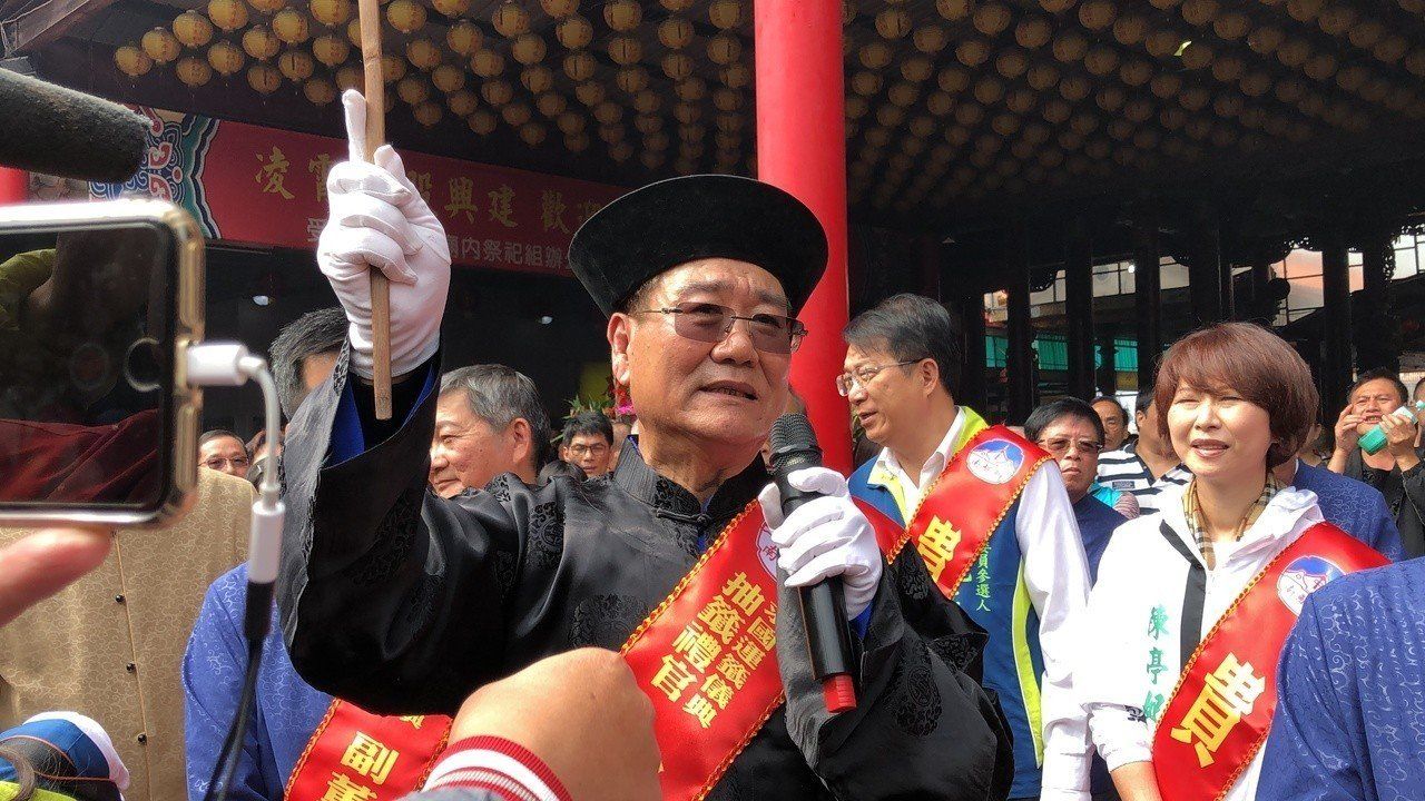 台湾庙宇357年首次抽不出“国运签” 蔡英文紧急灭火