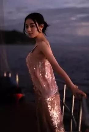 长相与身材哪个重要?当168的迪丽热巴撞上178的奚梦瑶，一目了然